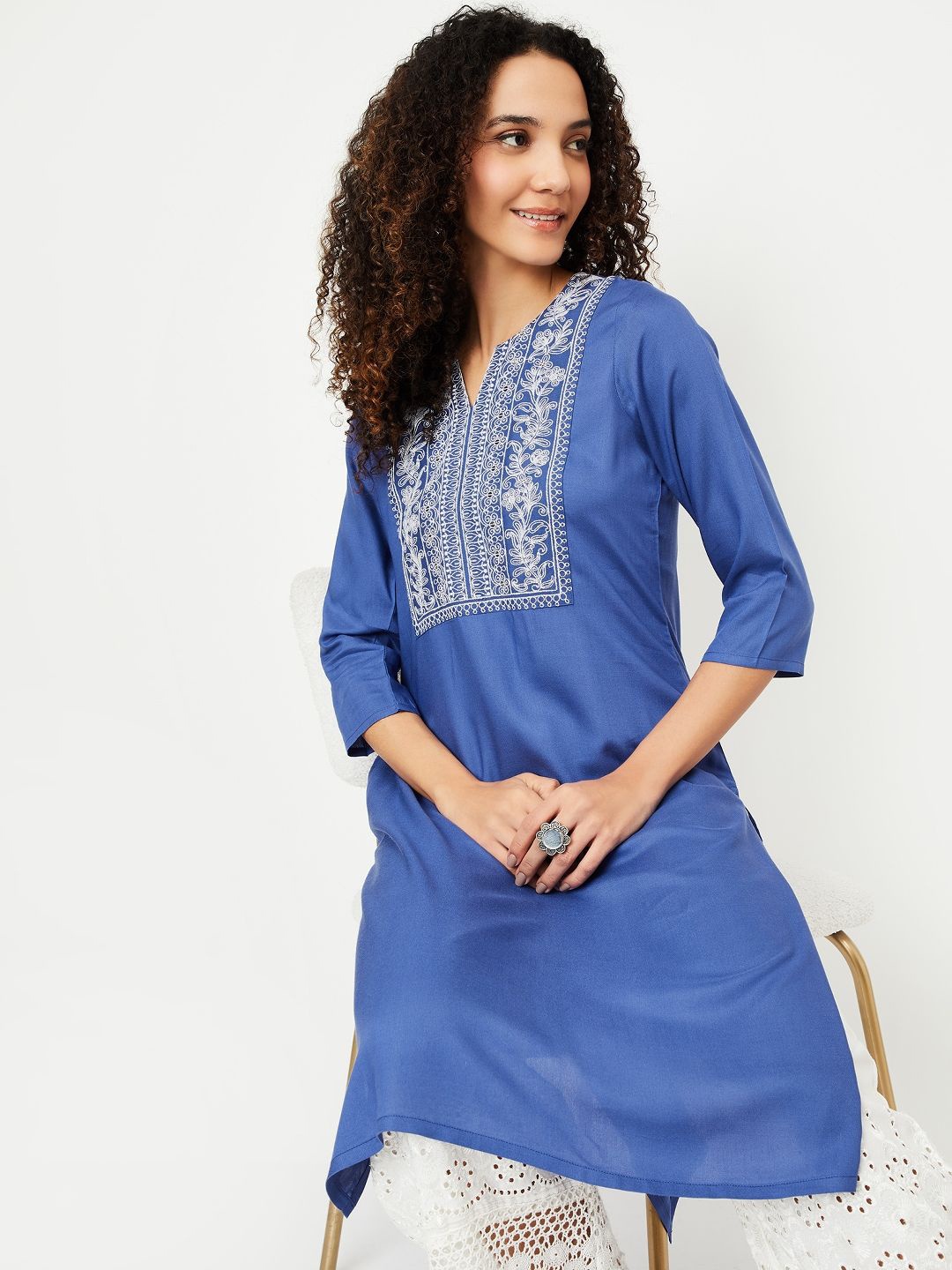 

max Yoke Design Thread Work Straight Kurta, Blue