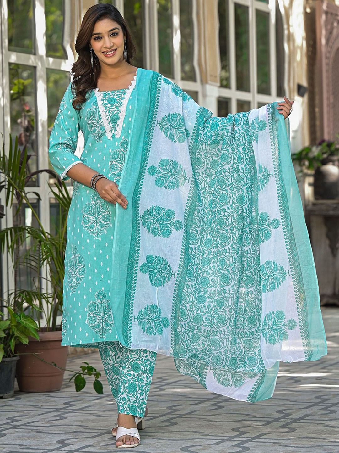 

Label Khoj Floral Printed Regular Pure Cotton Straight Kurta With Trousers & Dupatta, Blue