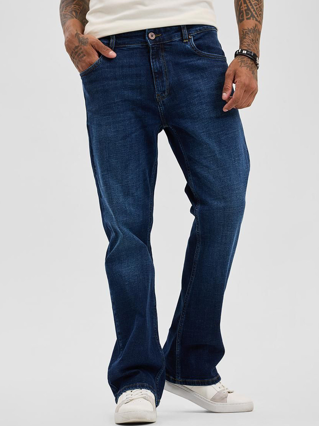 

Snitch Men Cotton Classic Bootcut Light Fade Jeans, Navy blue