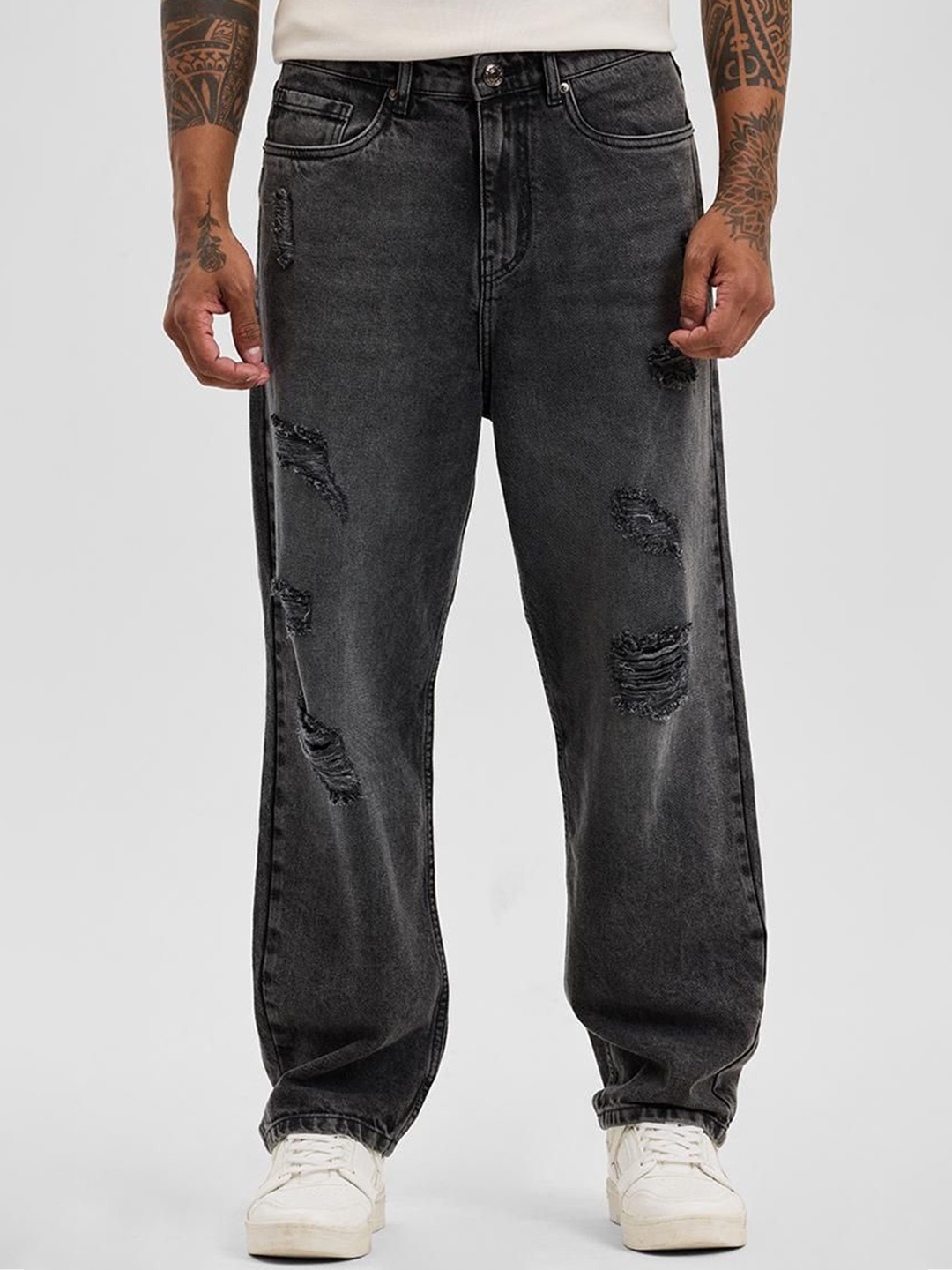 

Snitch Men Loose Relaxed Fit Mildly Distressed Light Fade Stretchable Jeans, Charcoal
