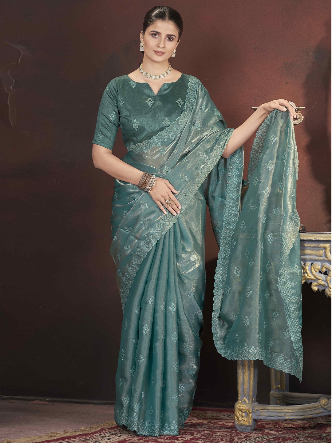

Chandbaali Women Floral Sequinned Organza Saree, Green