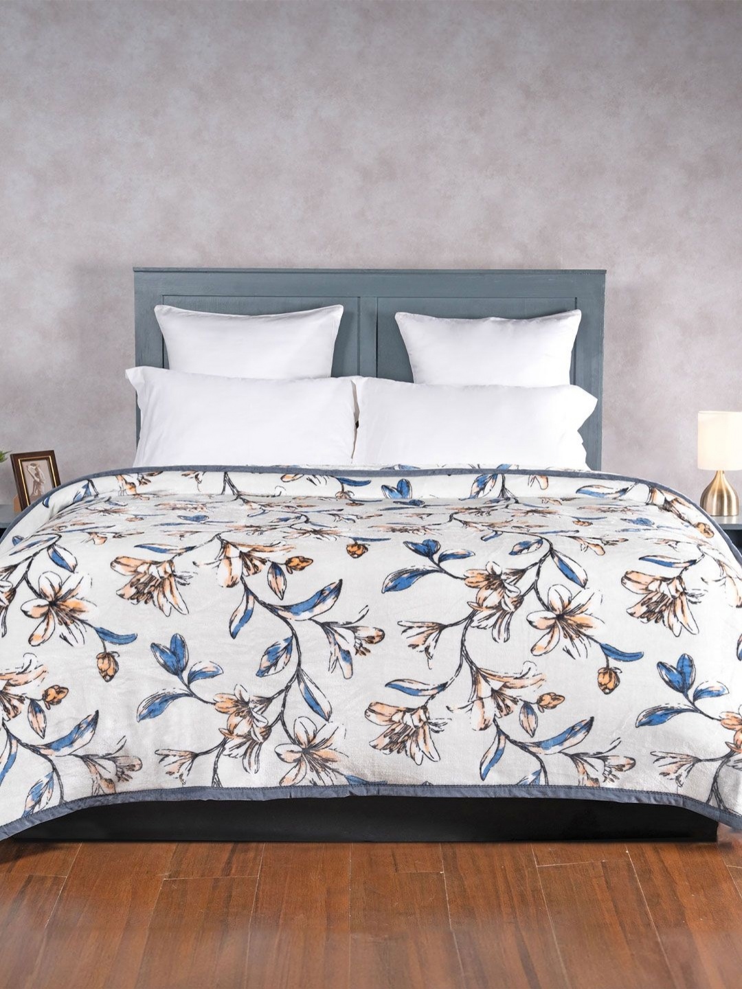 

MYTRIDENT Calliope White & Grey Floral 290 GSM Double Bed Blanket