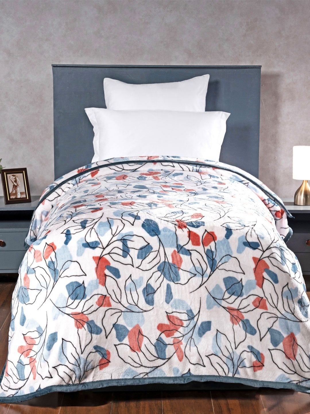 

MYTRIDENT Eloise White & Blue Floral 290 GSM AC Room Single Bed Blanket