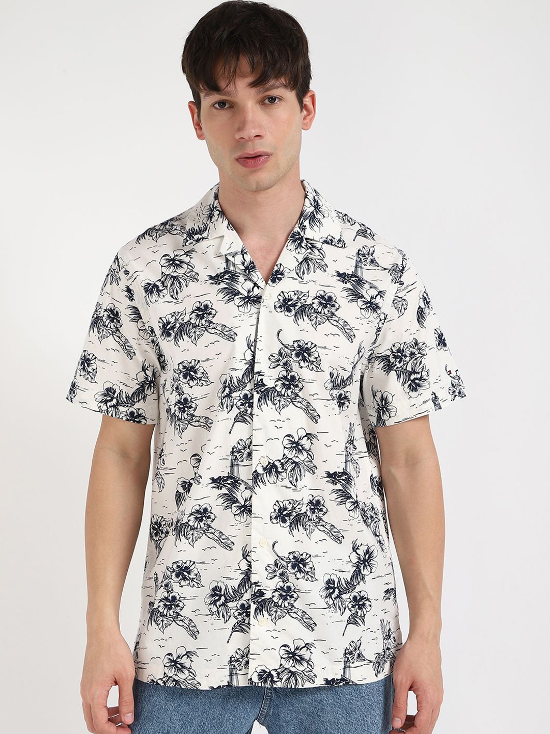 

Tommy Hilfiger Men Cuban Collar Floral Printed Cotton Casual Shirt, Off white