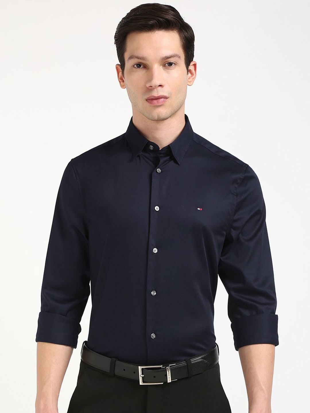 

Tommy Hilfiger Men Spread Collar Solid Slim Fit Cotton Formal Shirt, Navy blue