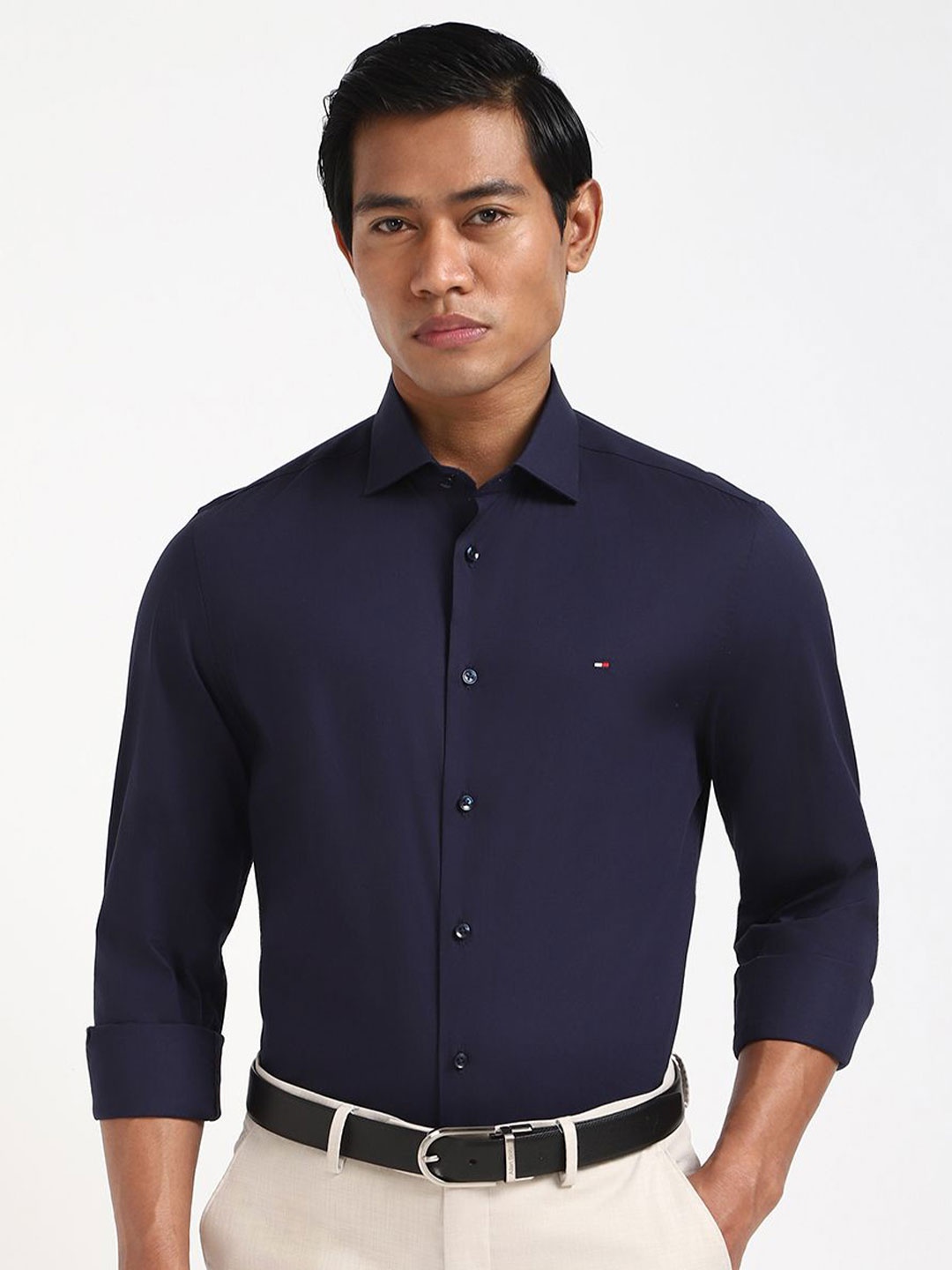 

Tommy Hilfiger Men Spread Collar Solid Cotton Slim Fit Formal Shirt, Navy blue