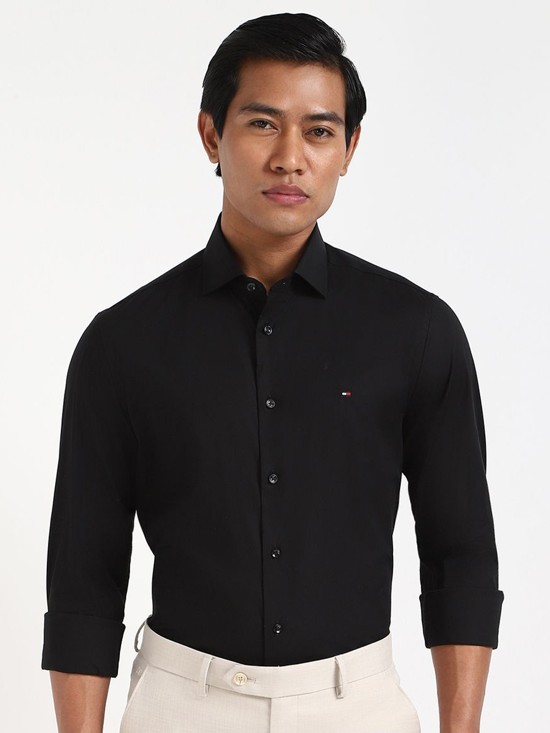 

Tommy Hilfiger Men Spread Collar Solid Cotton Slim Fit Formal Shirt, Black