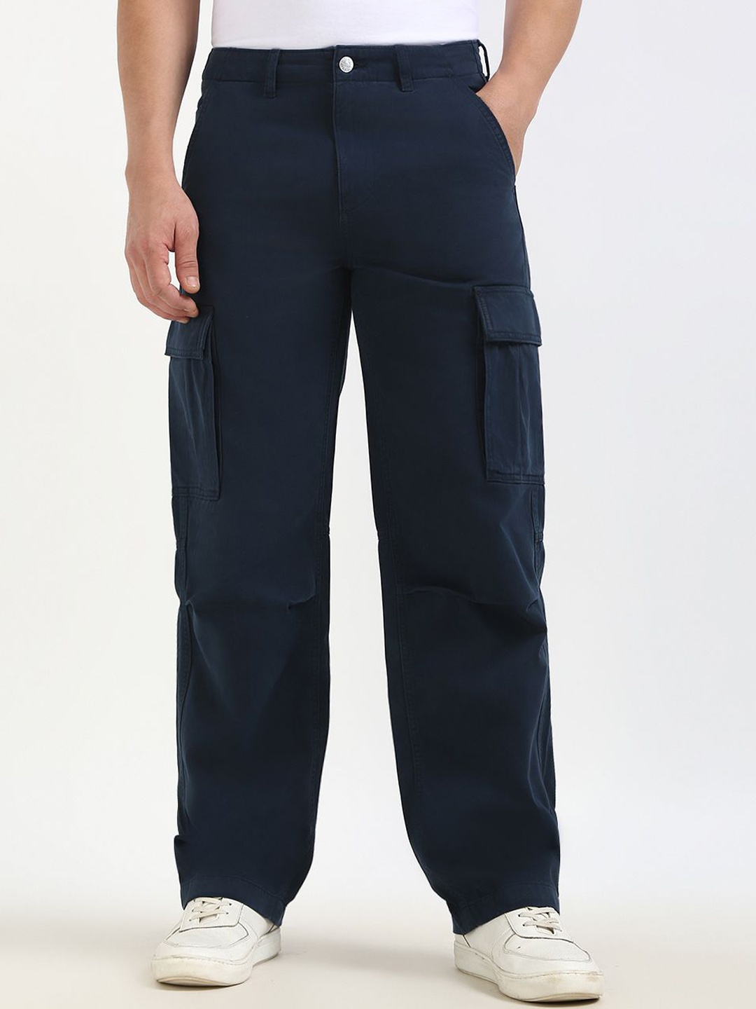 

Tommy Hilfiger Men Straight Fit Mid-Rise Cargos, Blue