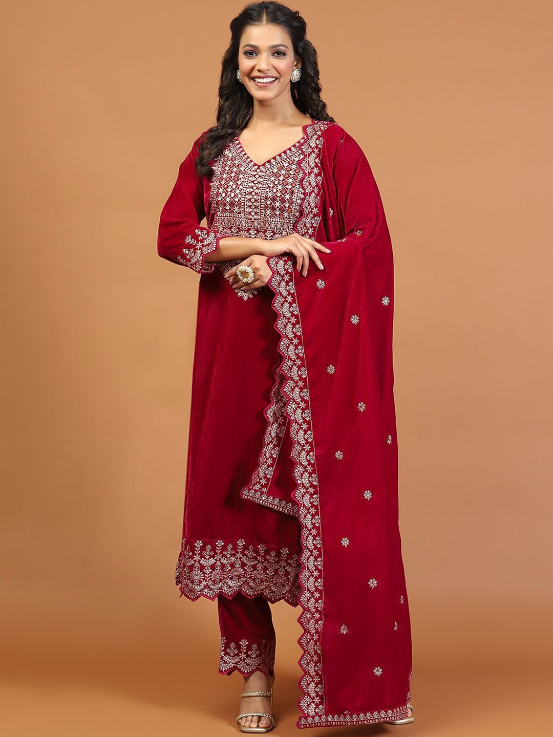 

Meena Bazaar Floral Embroidered V-Neck Velvet Straight Kurta With Trouser And Dupatta, Maroon