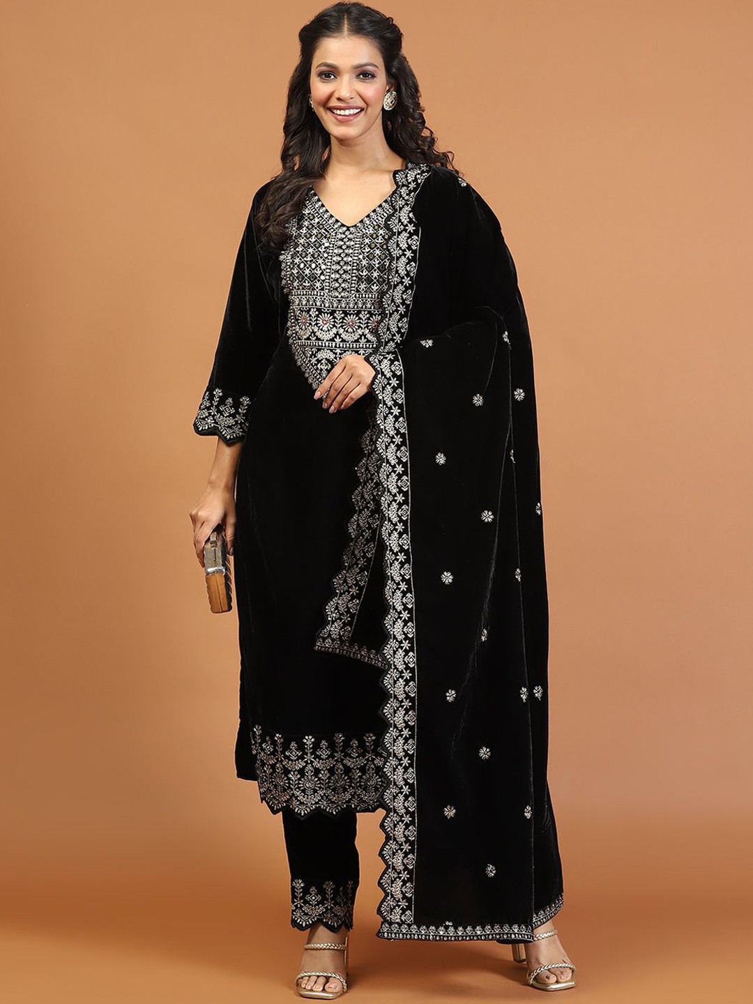 

Meena Bazaar Floral Embroidered Velvet Kurta with Trousers & Dupatta, Black