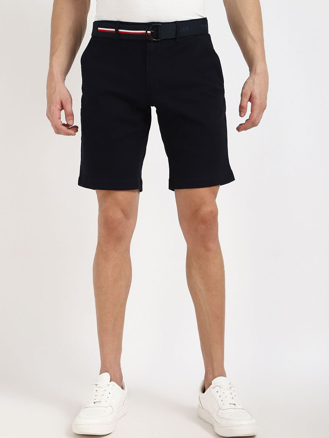 

Tommy Hilfiger Men Regular Fit Mid-Rise Shorts, Navy blue