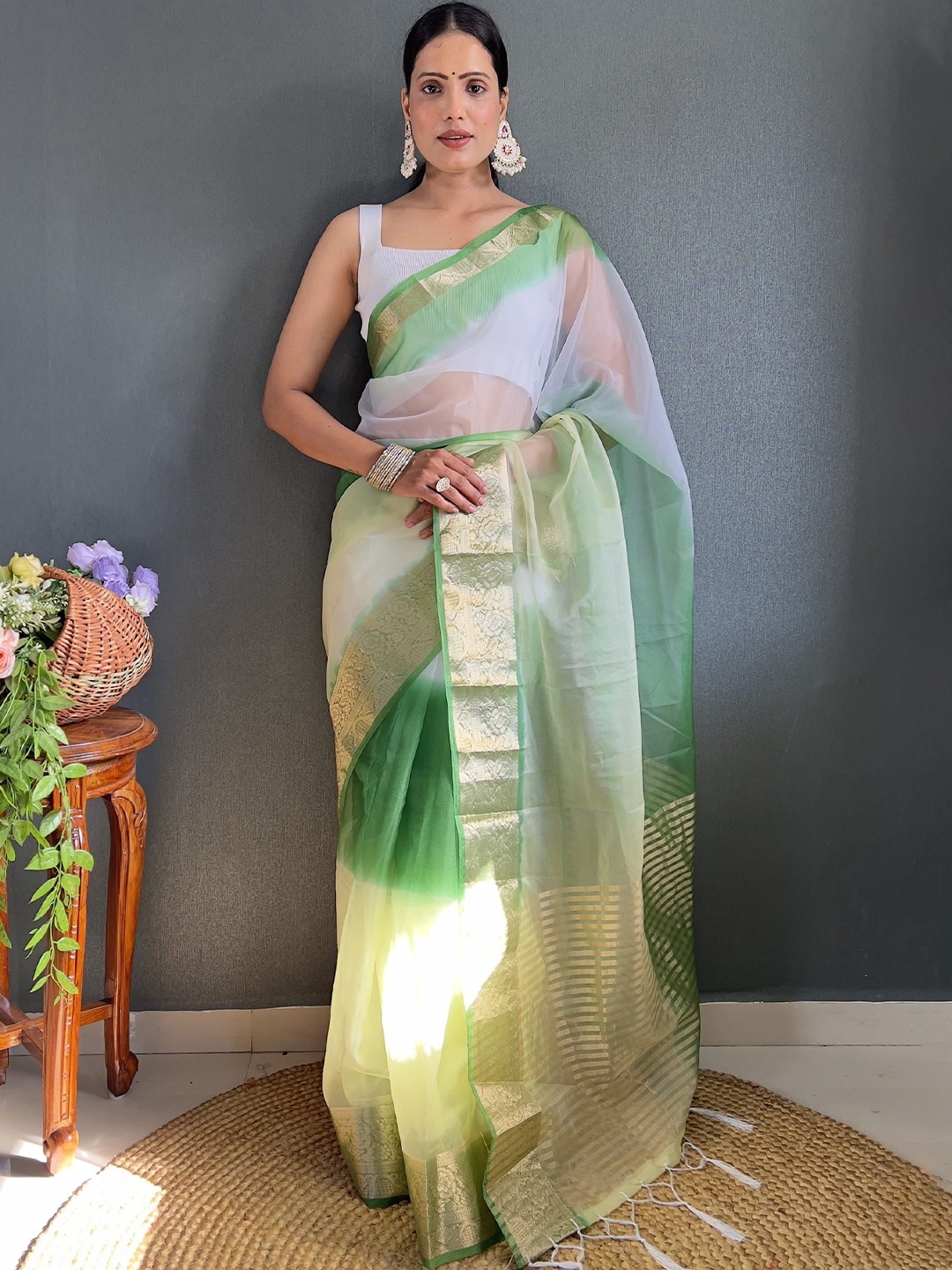 

DIVASTRI Tie and Dye Zari Organza Saree, Green