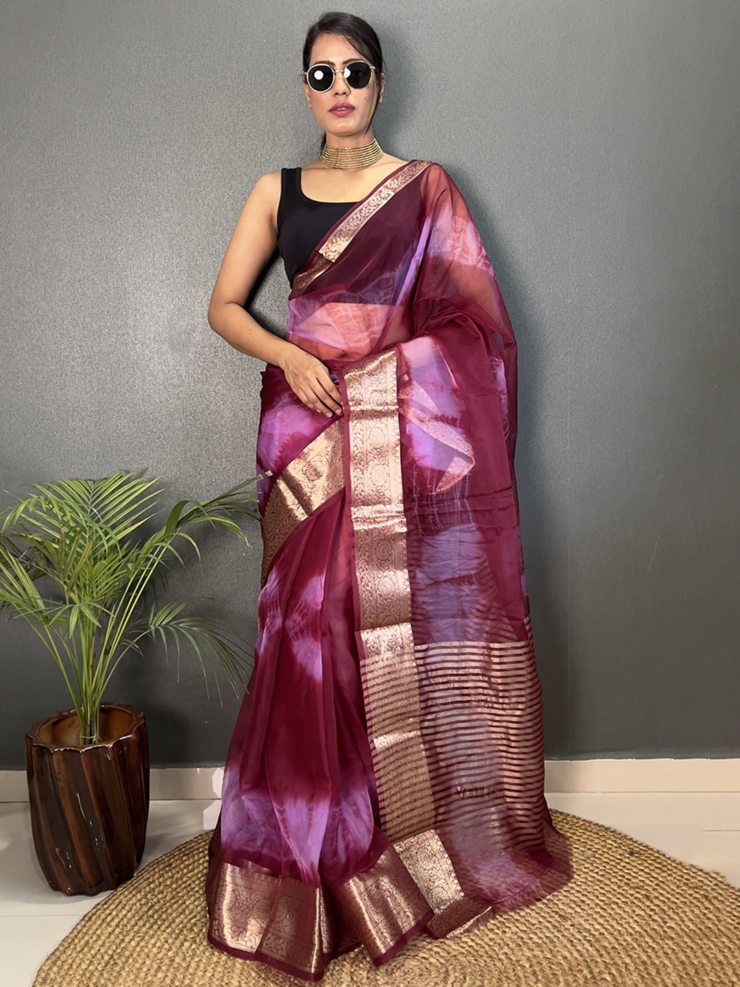

DIVASTRI Women Tie and Dye Zari Organza Leheriya Saree, Purple
