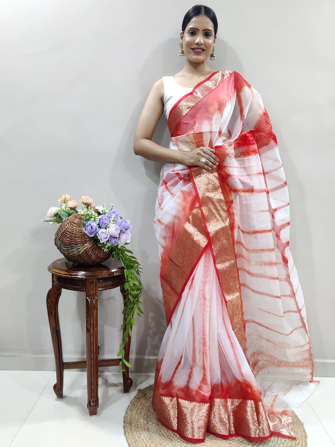 

DIVASTRI Tie and Dye Zari Organza Saree, Red