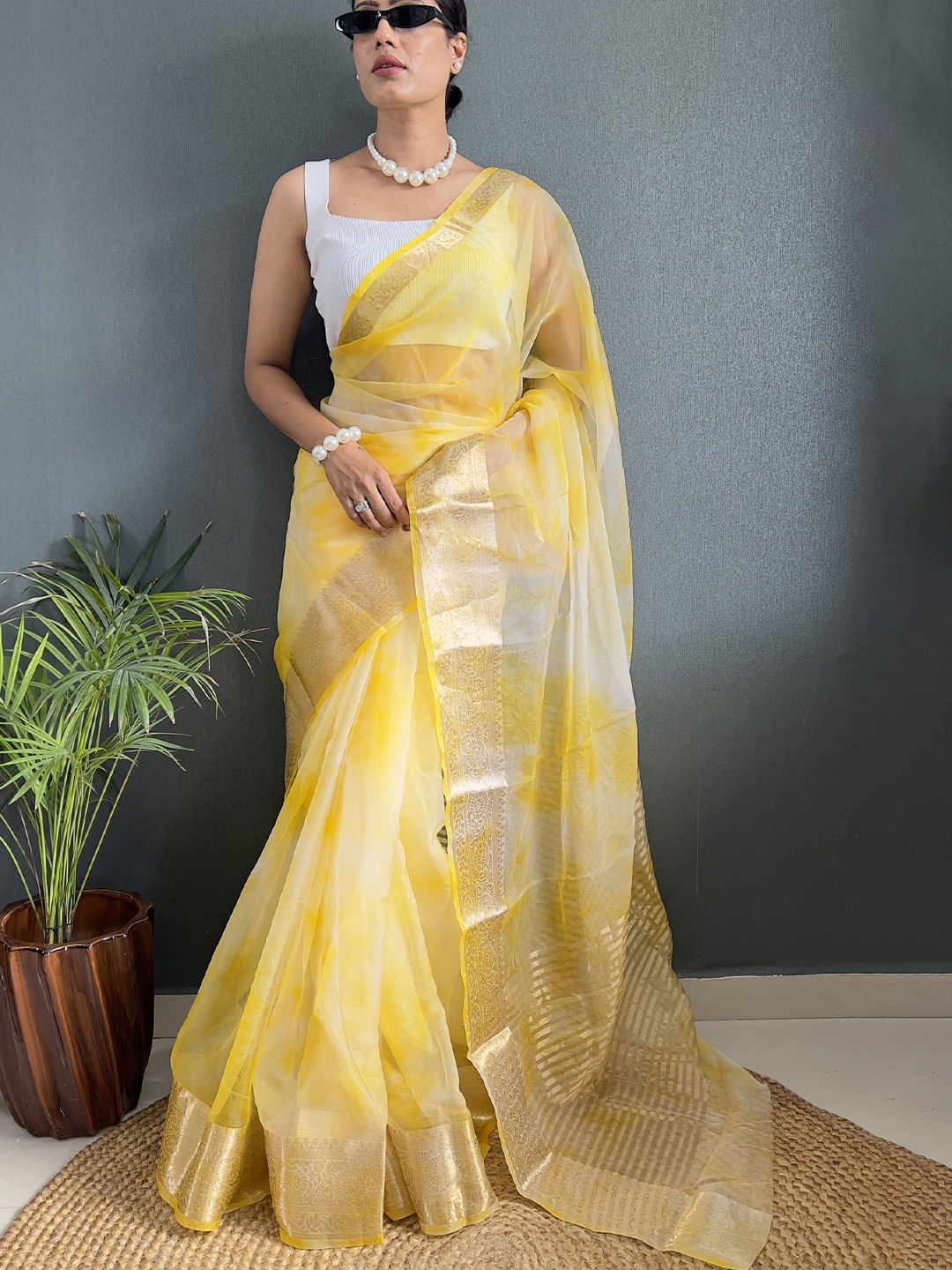 

DIVASTRI Tie and Dye Zari Kanjeevaram Saree, Yellow
