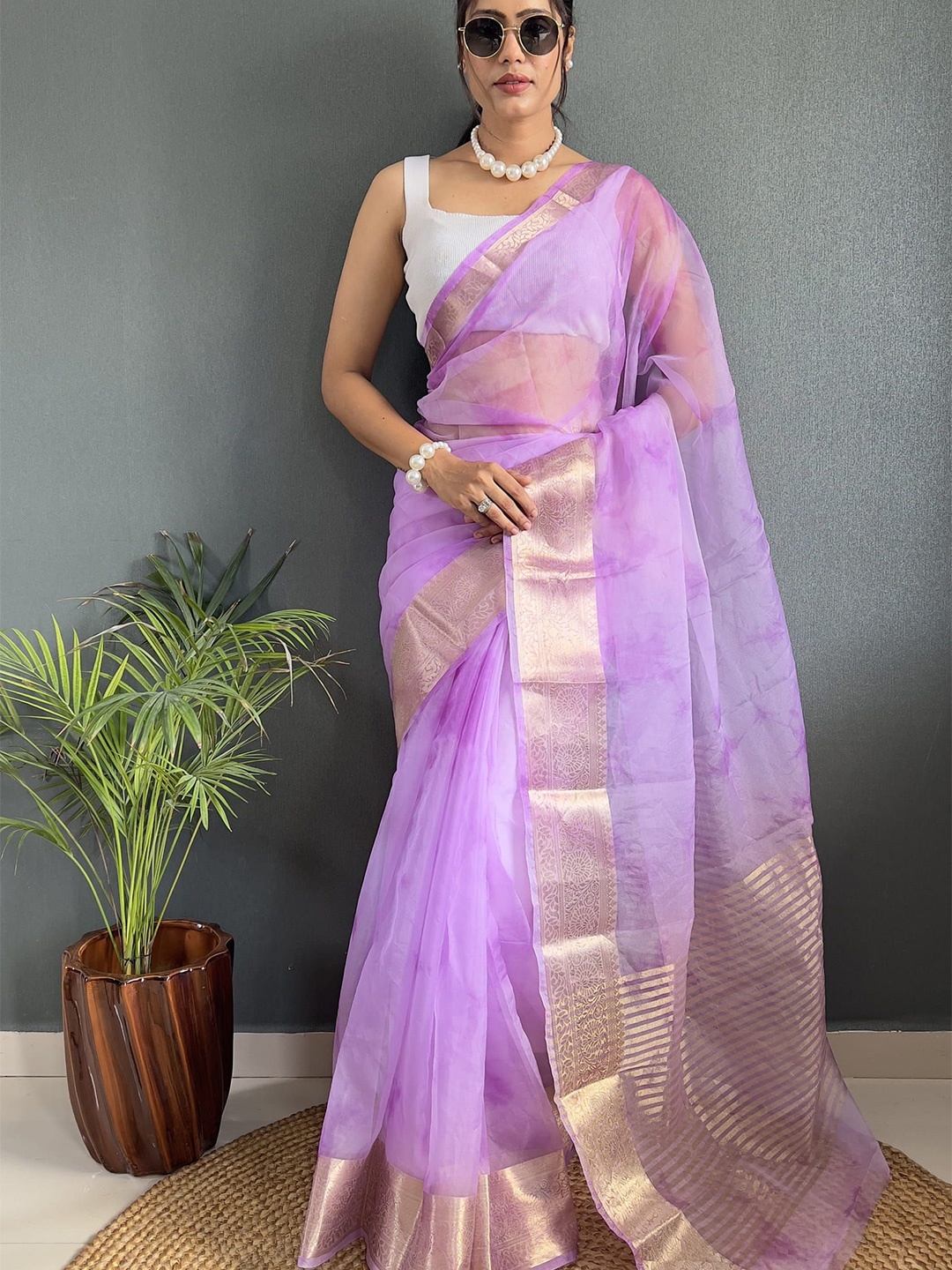 

DIVASTRI Woven Design Zari Kanjeevaram Saree, Purple