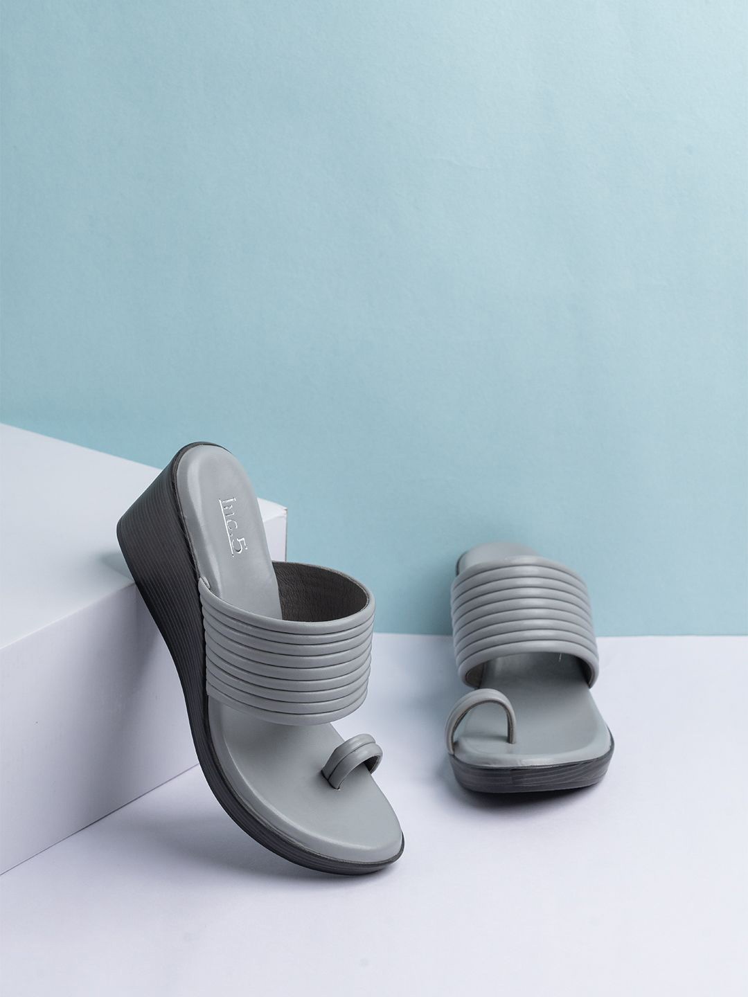 

Inc 5 Party Women One Toe Wedge Sandals, Grey