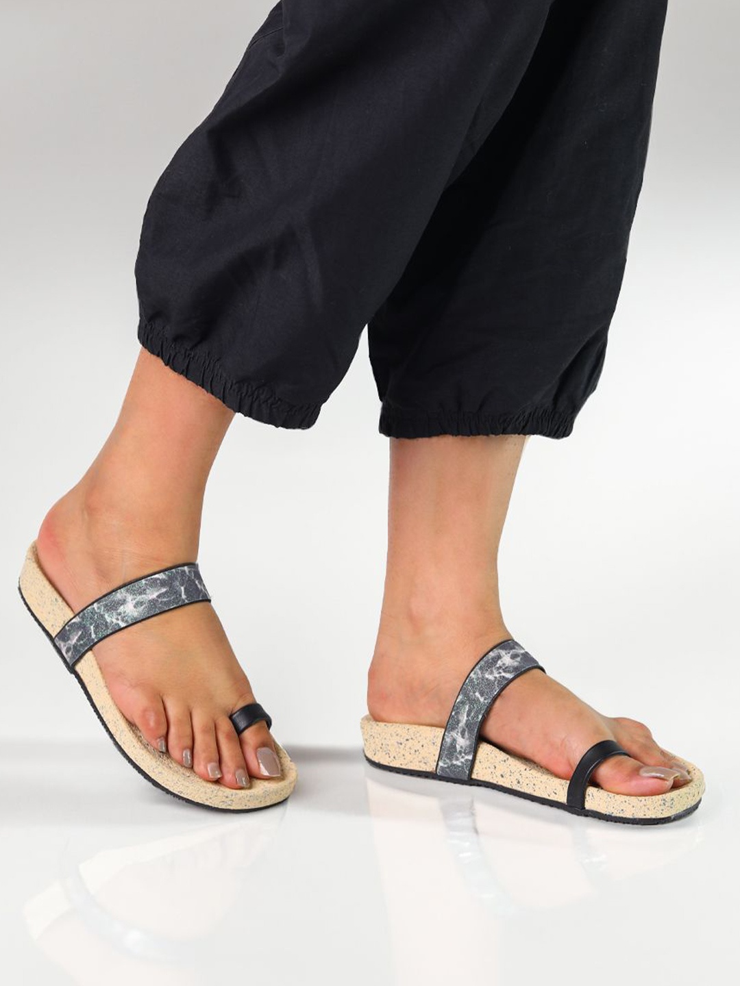 

Monrow Women Textured Open Toe Flats, Black