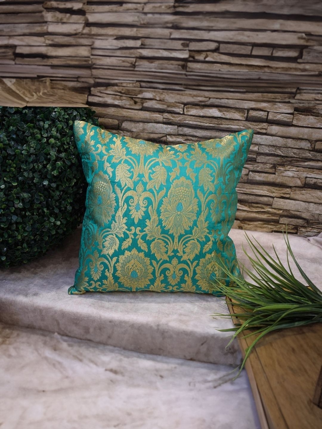 

RoyalDeco Mughal Banarasi Green & Gold-Toned 2 Pieces Ethnic Brocade Square Cushion Covers