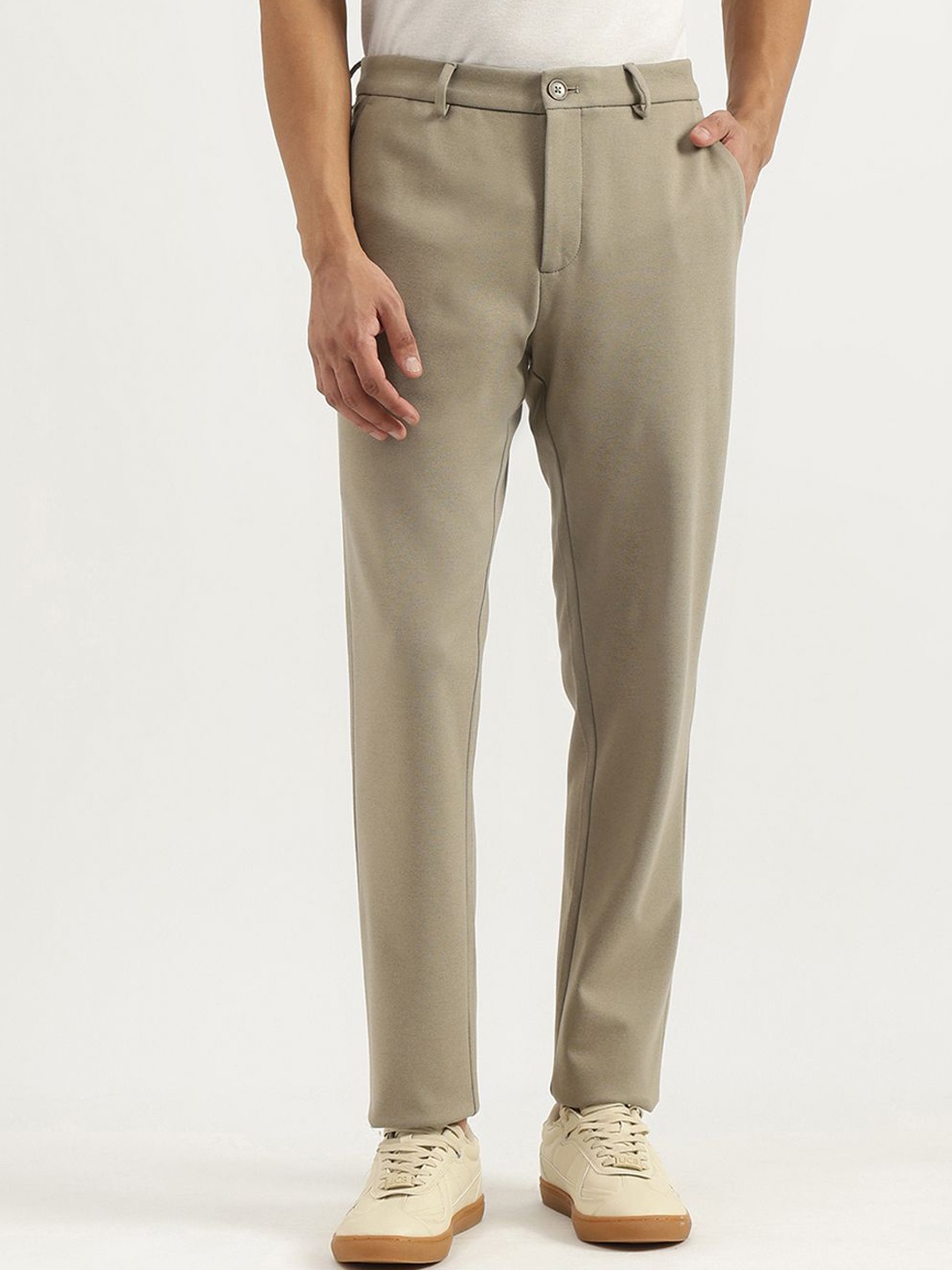 

United Colors of Benetton Men Relaxed Fit Mid-Rise Regular Trousers, Khaki