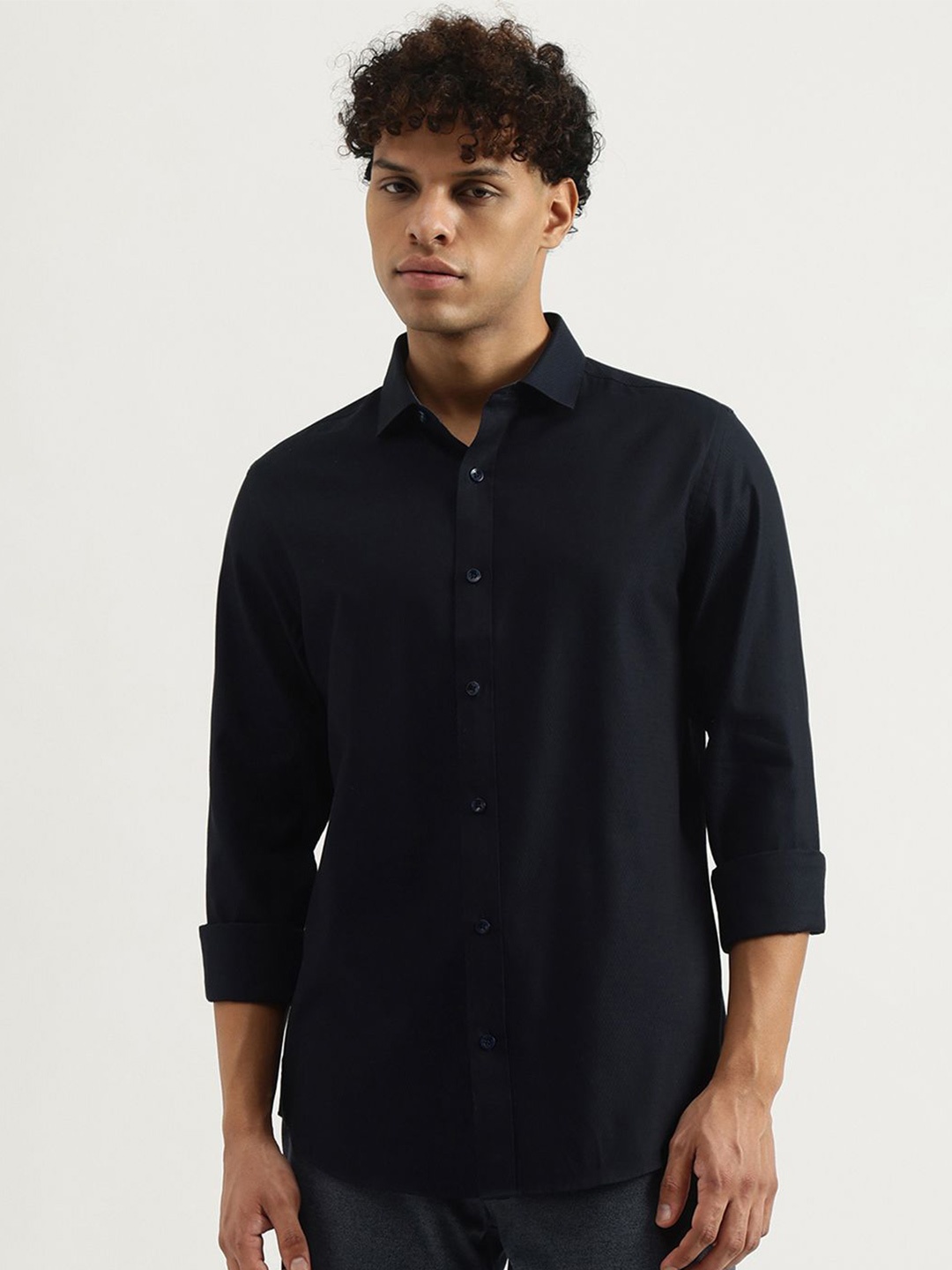 

United Colors of Benetton Men Spread Collar Textured Cotton Formal Shirt, Navy blue