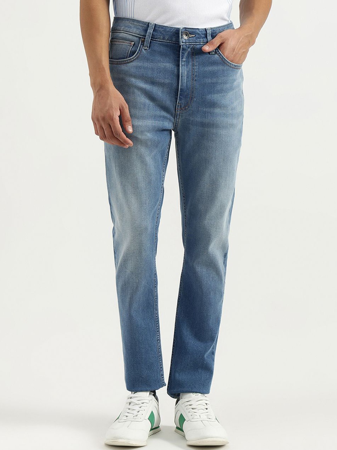 

United Colors of Benetton Men Heavy Fade Mid-Rise Jeans, Blue
