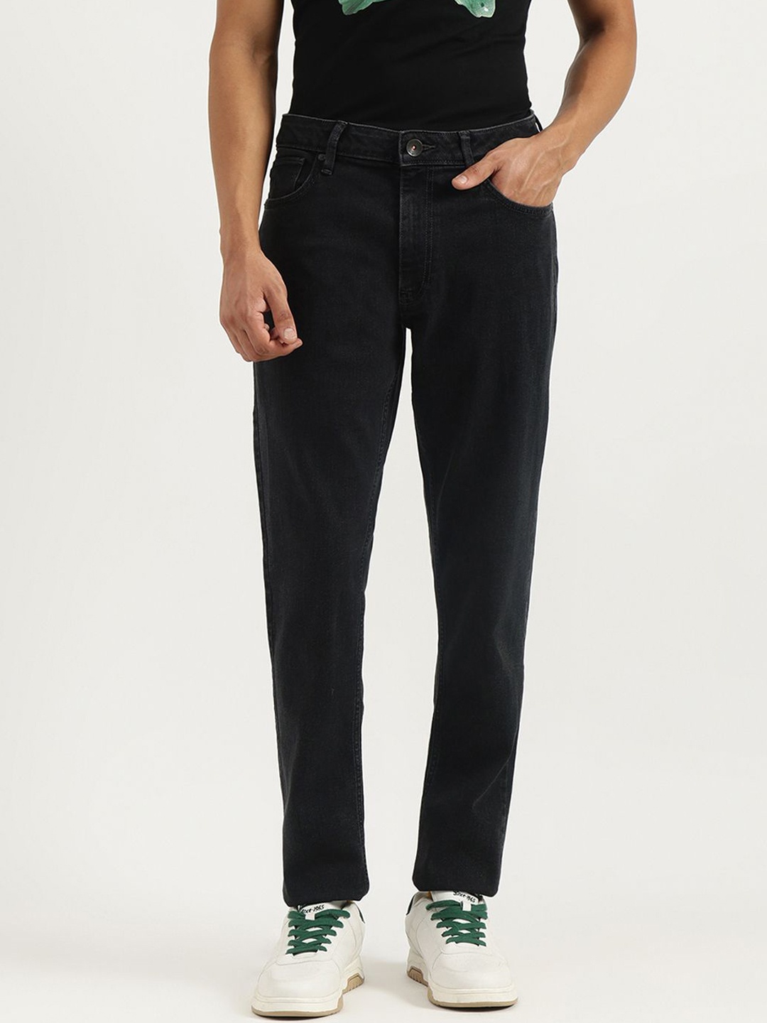 

United Colors of Benetton Men Slim Fit Mid-Rise Jeans, Black