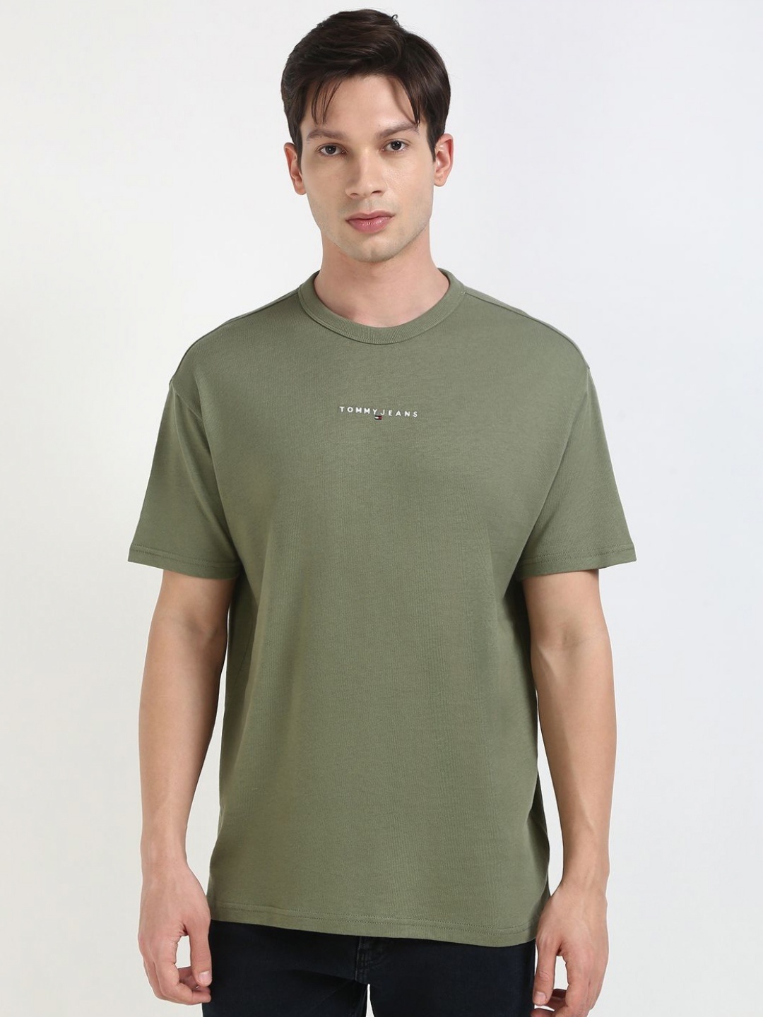 

Tommy Hilfiger Men Extended Sleeves Applique T-shirt, Green