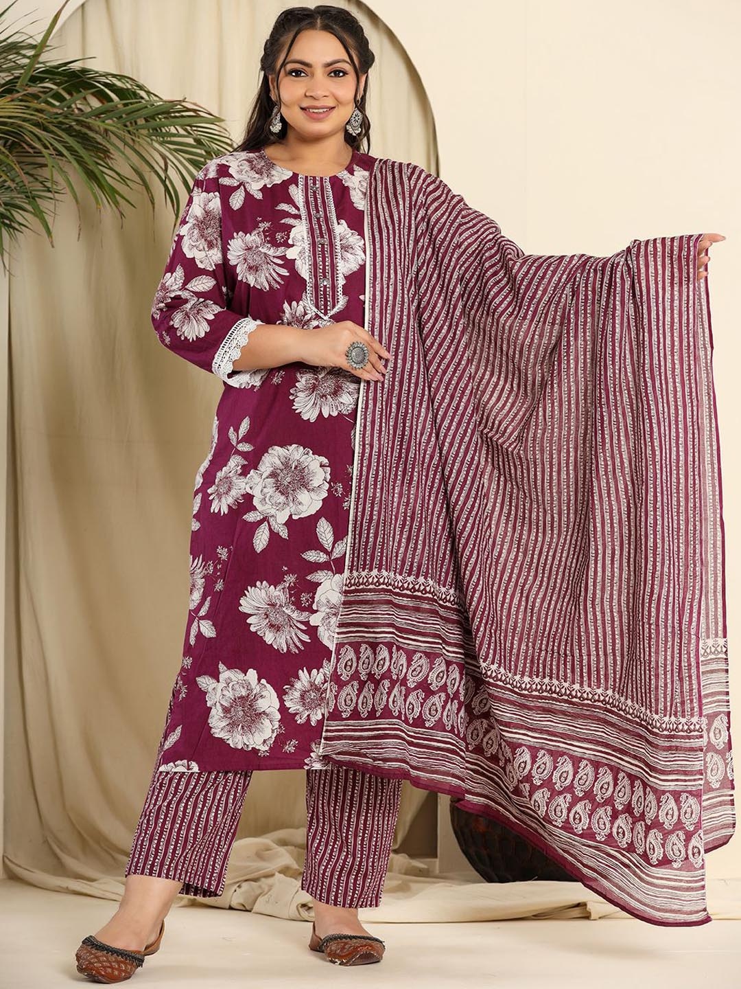 

Yufta Purple Floral Printed Pure Cotton Straight Kurta With Trouser & Dupatta