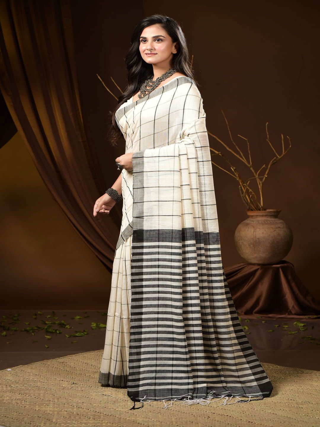 

T.J. SAREES Checked Pure Cotton Khadi Saree, Off white