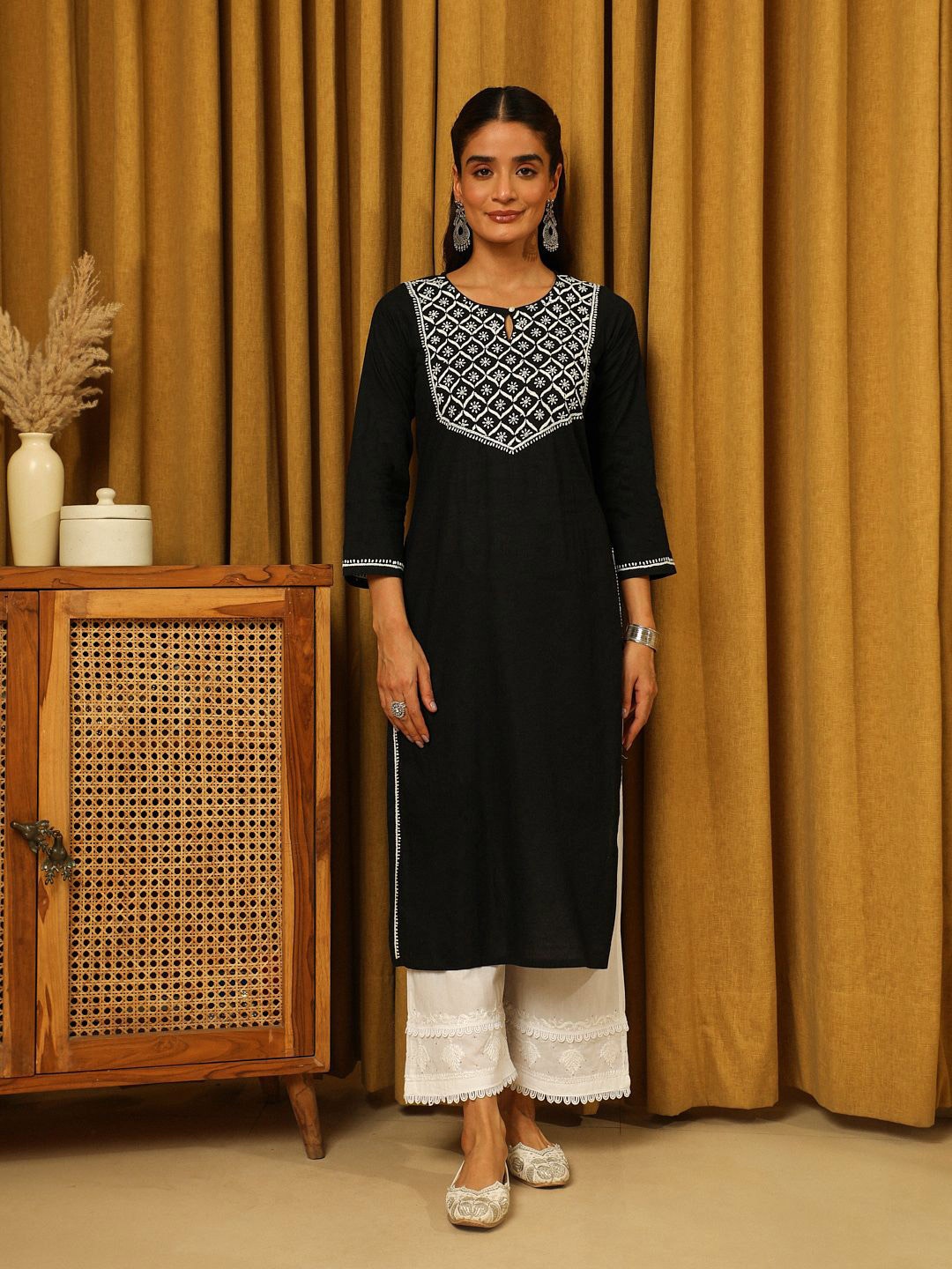 

House of Chikankari Chikankari Woven Long Cotton Kurta, Black