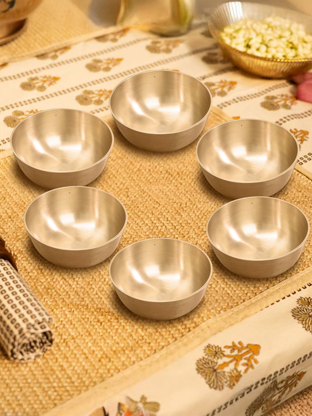 

Ekhasa 6 Pieces Gold-Toned Bronze Easy to Clean Serving Bowl