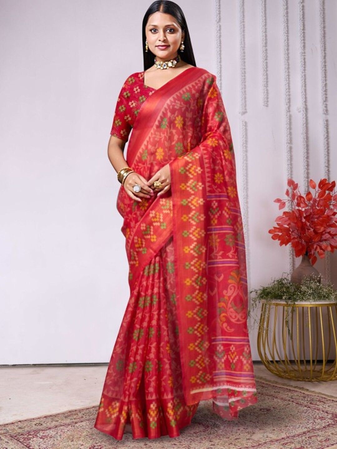 

VRAGI Floral Printed Brasso Saree, Red