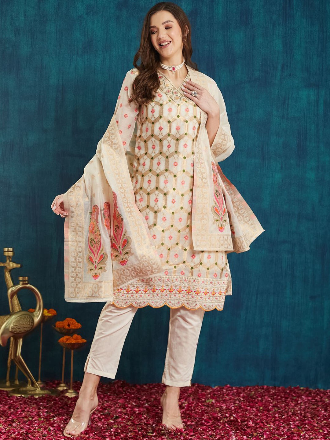 

KAVINDI Geometric Woven Design V-Neck Chanderi Silk Kurta With Trousers With Dupatta, Cream