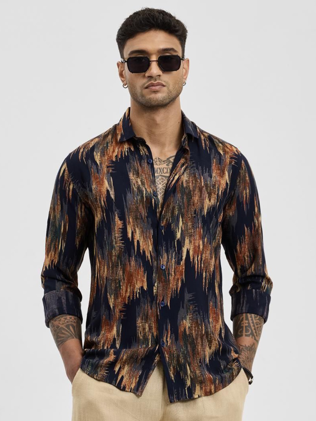 

Snitch Men Smart Spread Collar Abstract Printed Casual Shirt, Navy blue