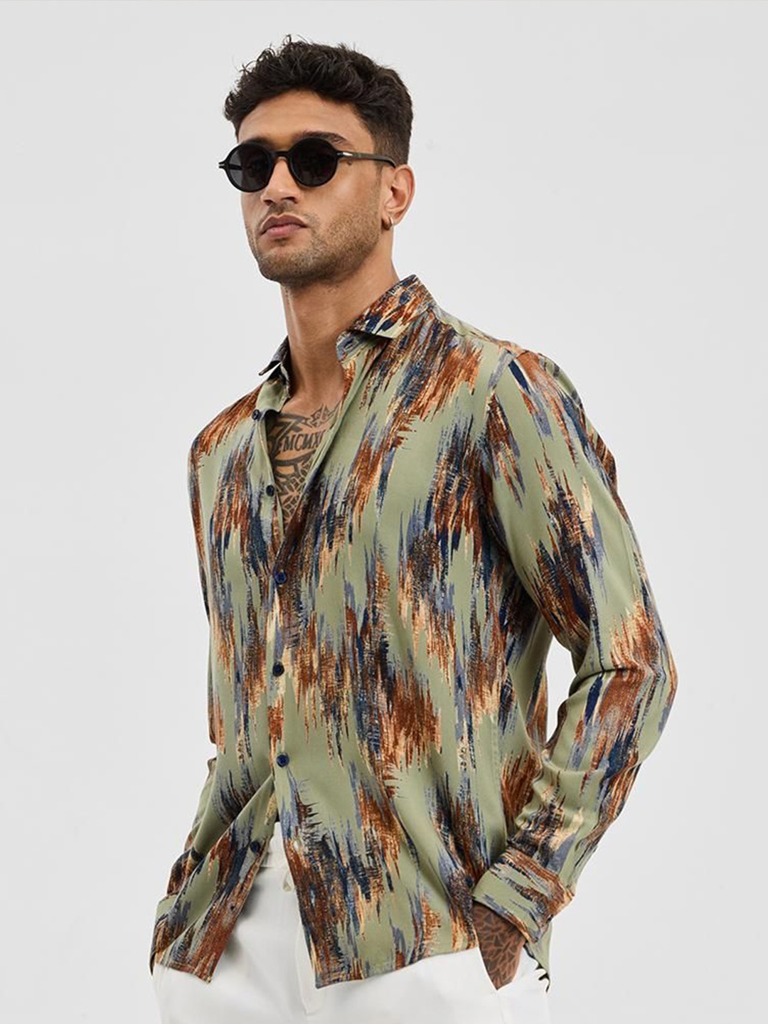 

Snitch Men Smart Spread Collar Abstract Printed Casual Shirt, Green