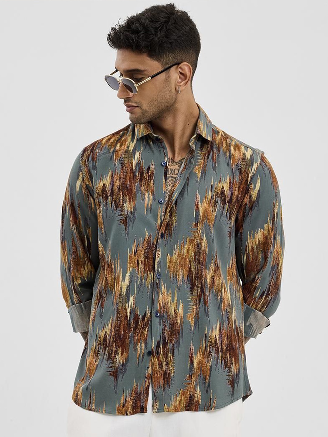 

Snitch Men Smart Spread Collar Abstract Printed Casual Shirt, Grey