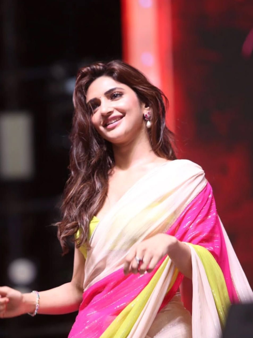 

SANJANA SILK Colourblocked Pure Chiffon Saree, Pink