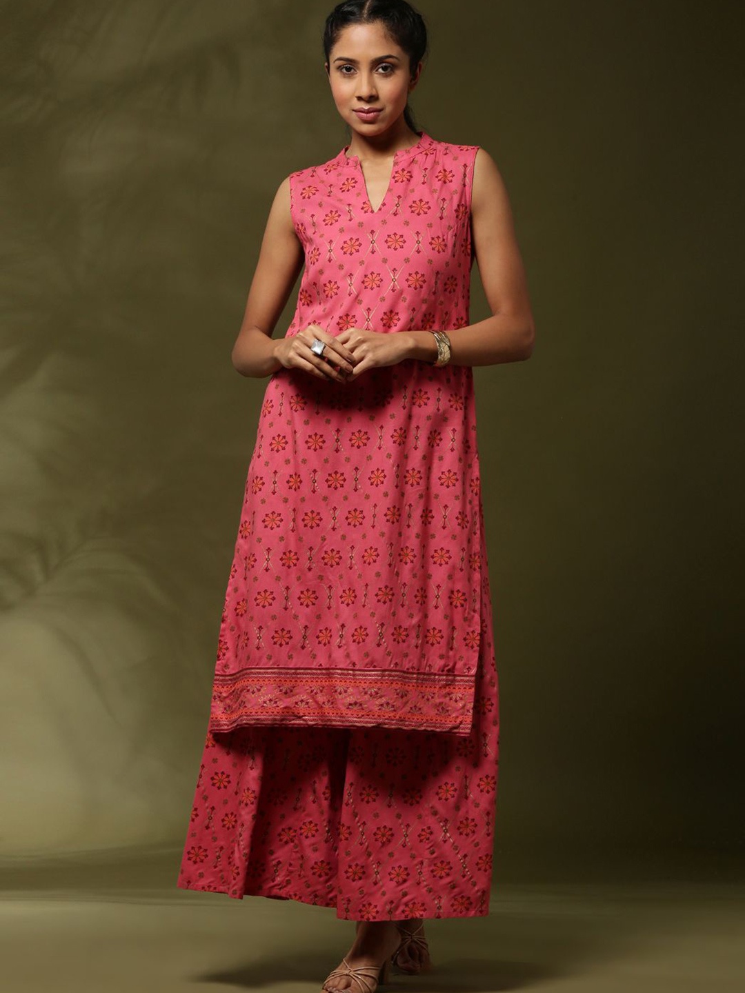 

Abhishti Floral Printed Mandarin Collar A-Line Kurta With Palazzos, Coral