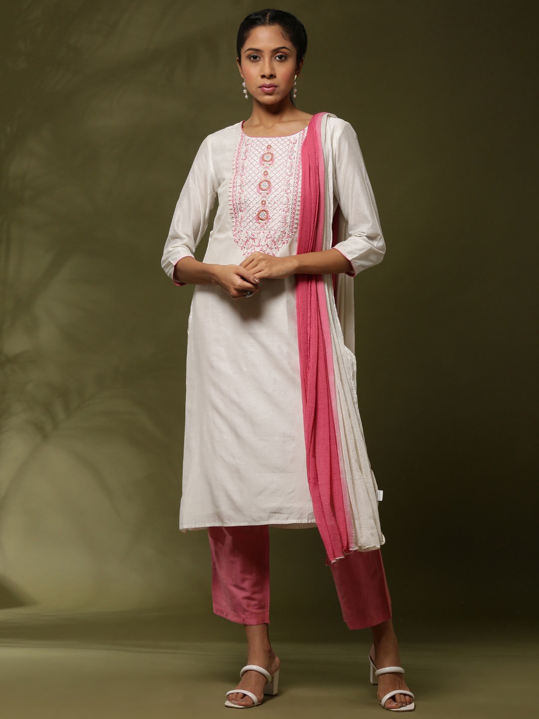 

Abhishti Floral Embroidered Round Neck Thread Work Straight Kurta With Trousers & Dupatta, Off white