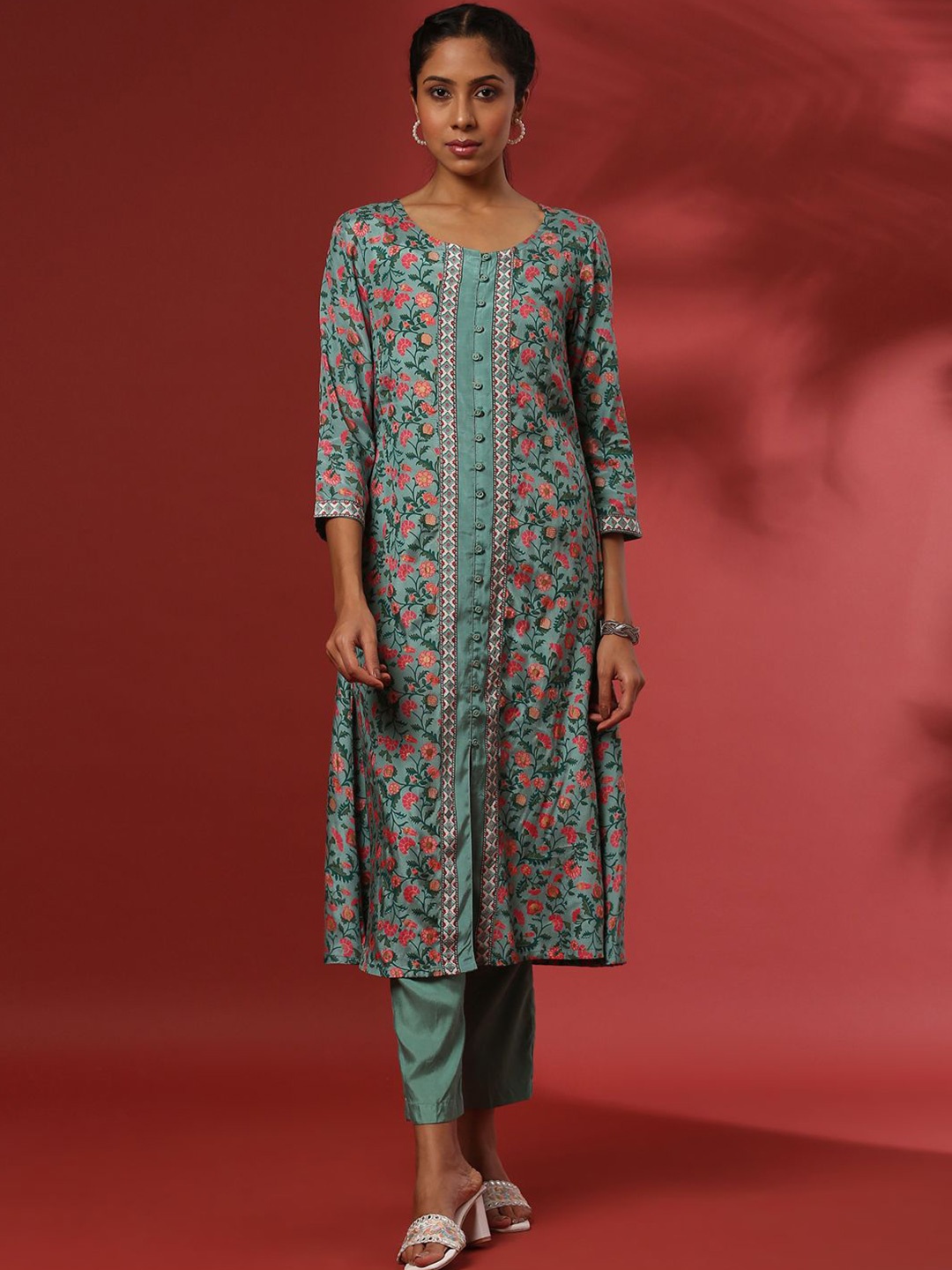 

Abhishti Floral Printed Round Neck A-Line Kurta With Trousers, Green