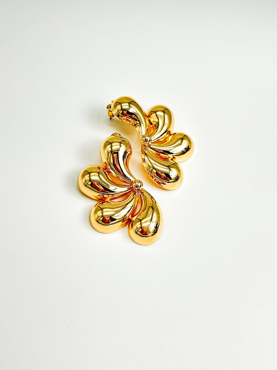 

Haute Pink Couture Flower Gold Plated Rhinestone Antique Studs