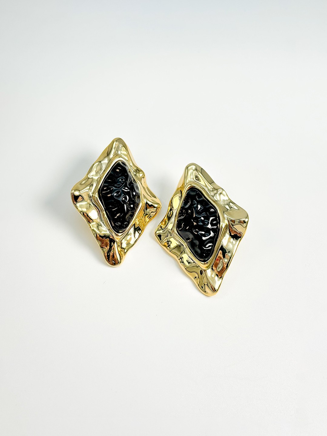 

Haute Pink Gold-Plated Artificial Stones Studded Diamond Shaped Studs