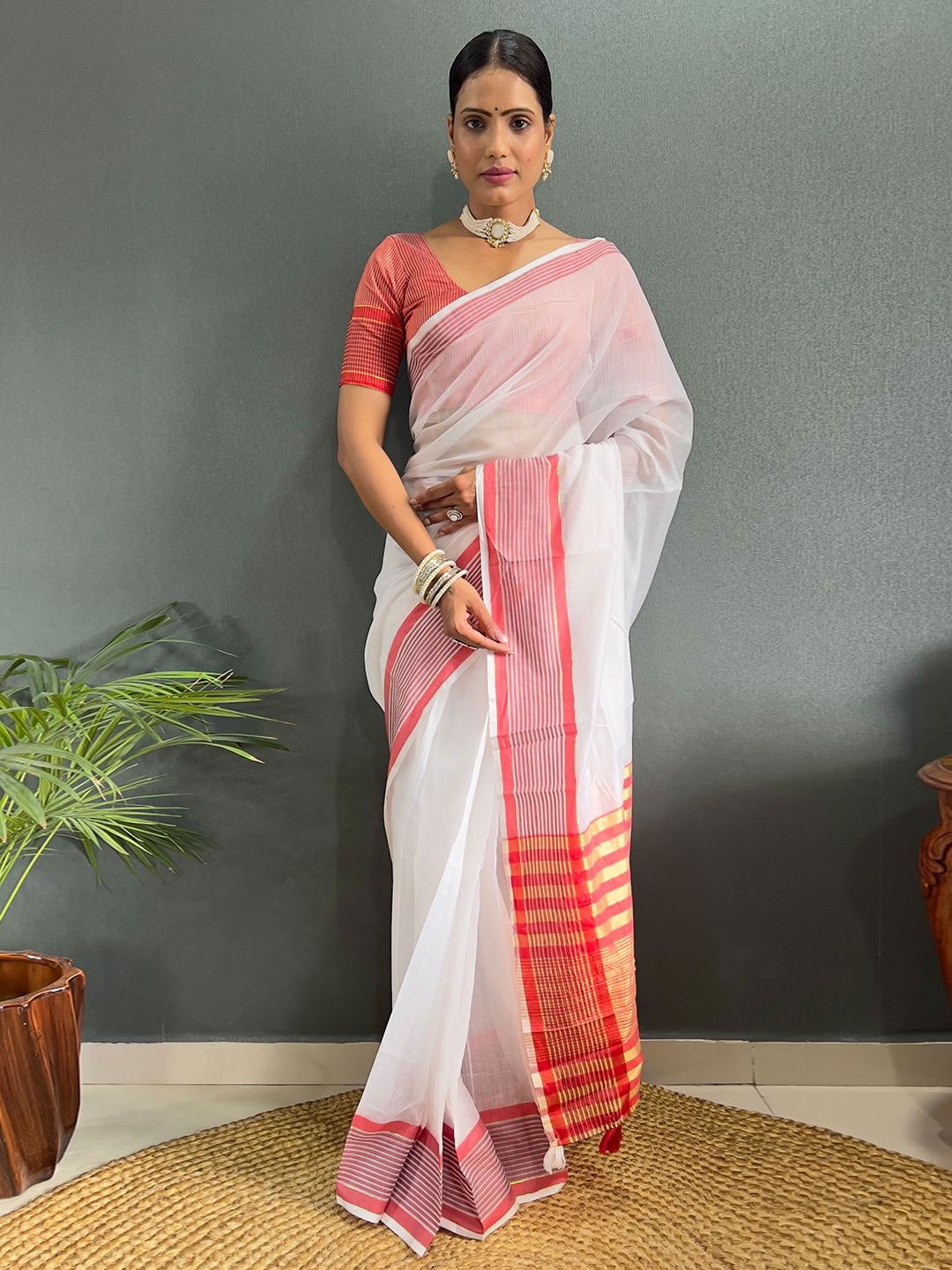 

Mitera Cotton Silk Woven Design saree, Red