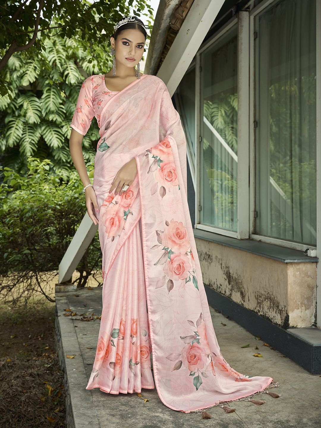 

Mitera Floral Printed Saree, Peach