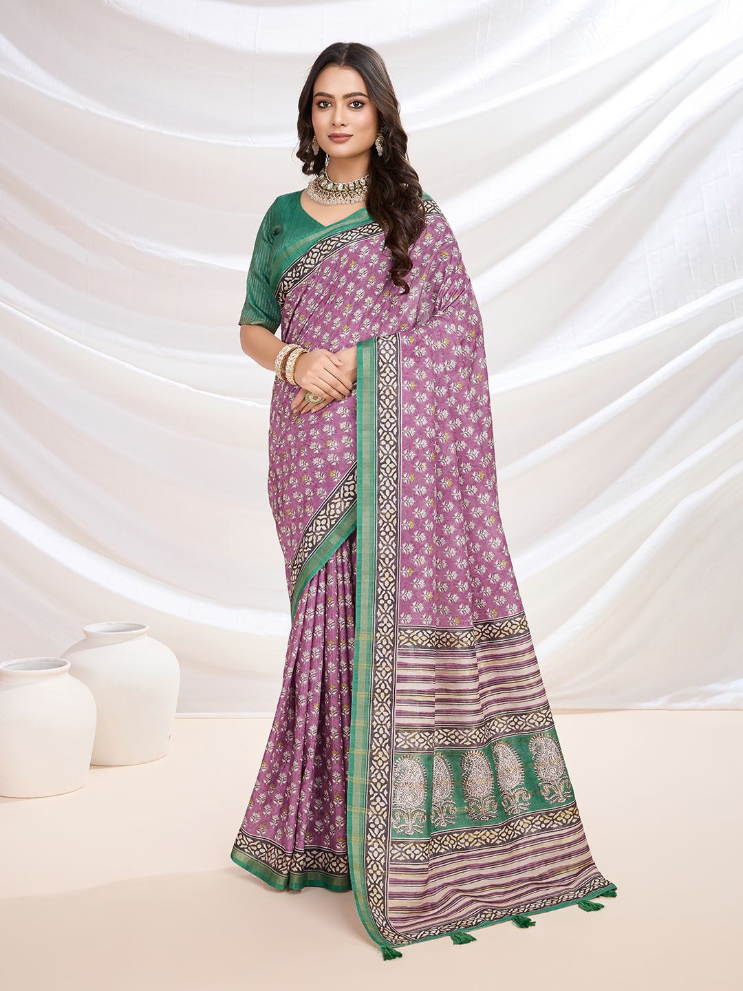 

Mitera Floral Printed Saree With Blouse Piece, Pink