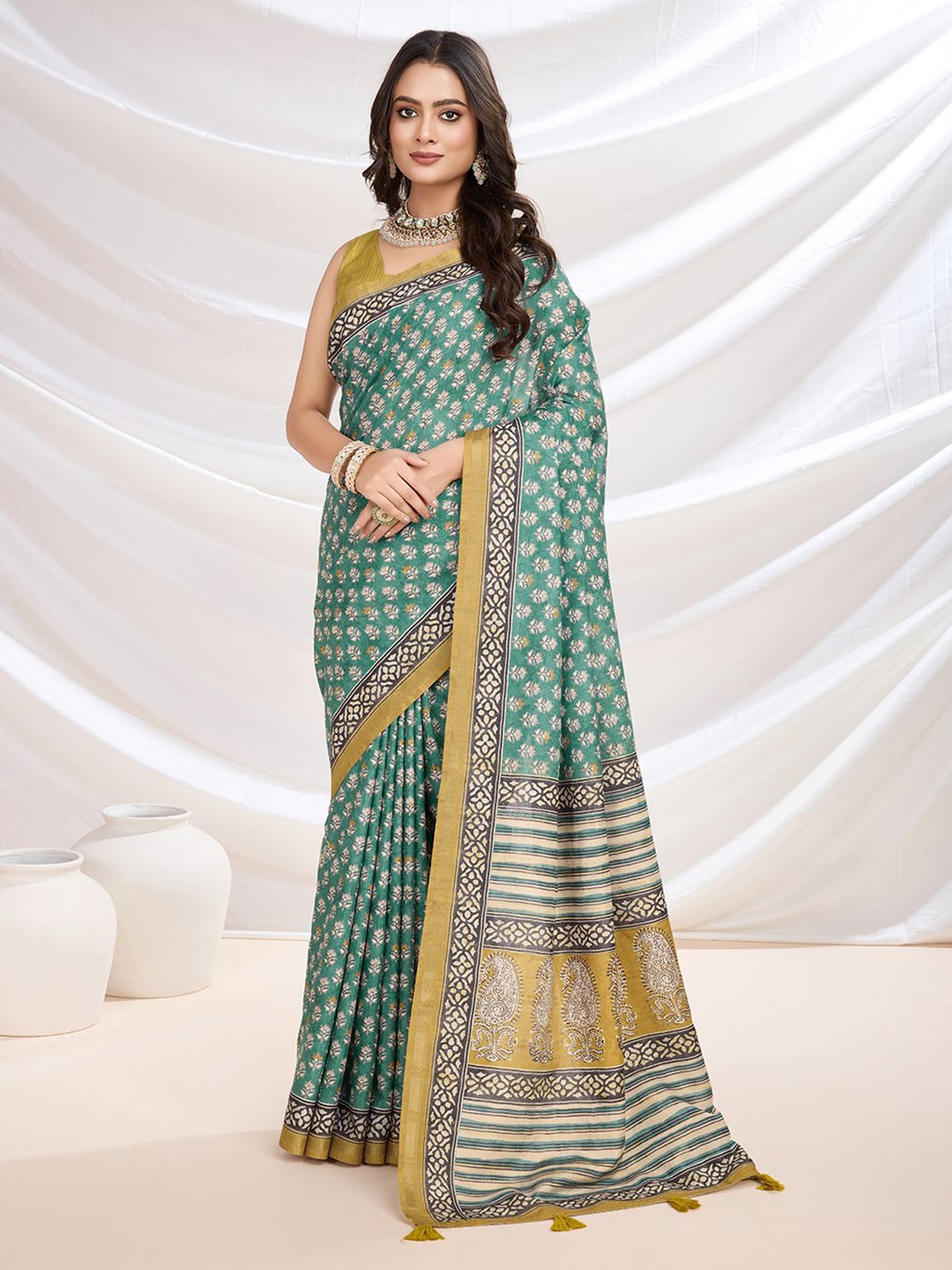 

Mitera Ajrak Printed Pashmina Saree, Green