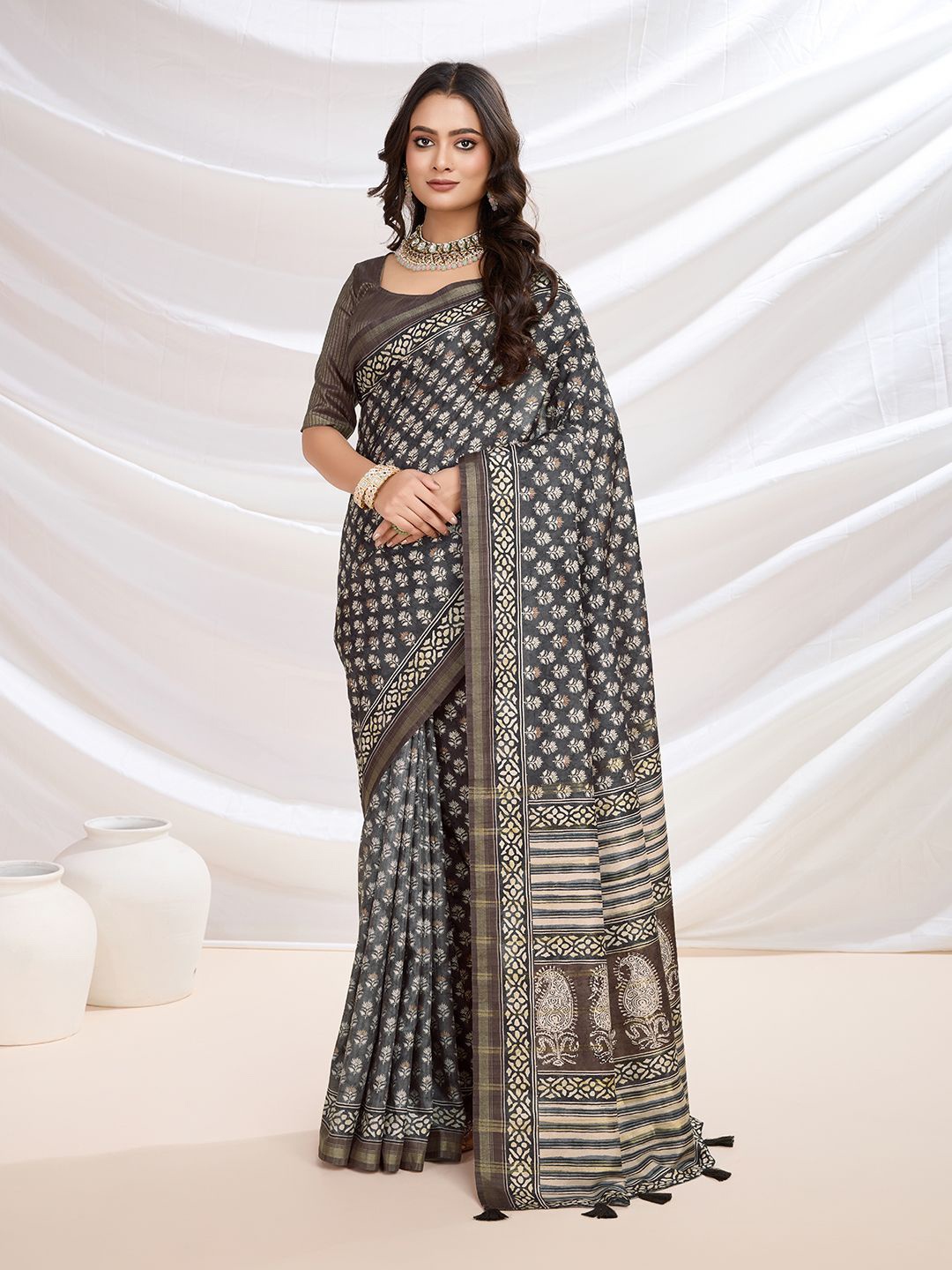 

Mitera Ajrak Printed Block Pashmina Saree, Black