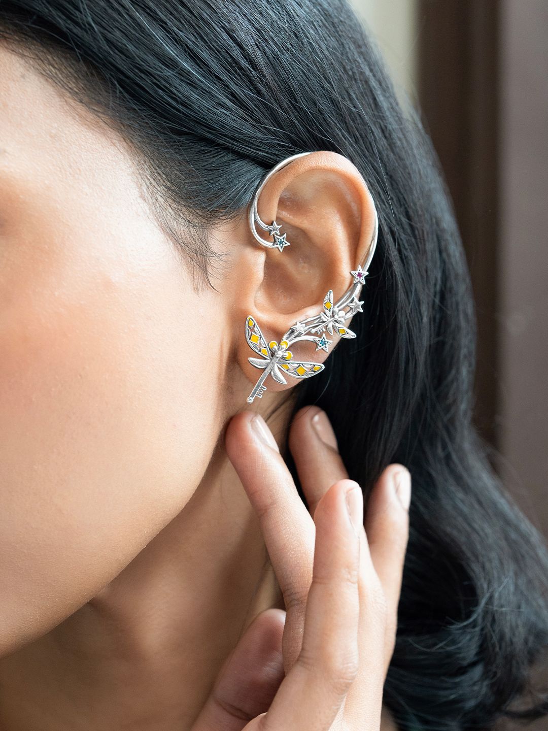 

SHAYA 925 Sterling Silver Cubic Zirconia Studded Contemporary Winged Key Earcuff