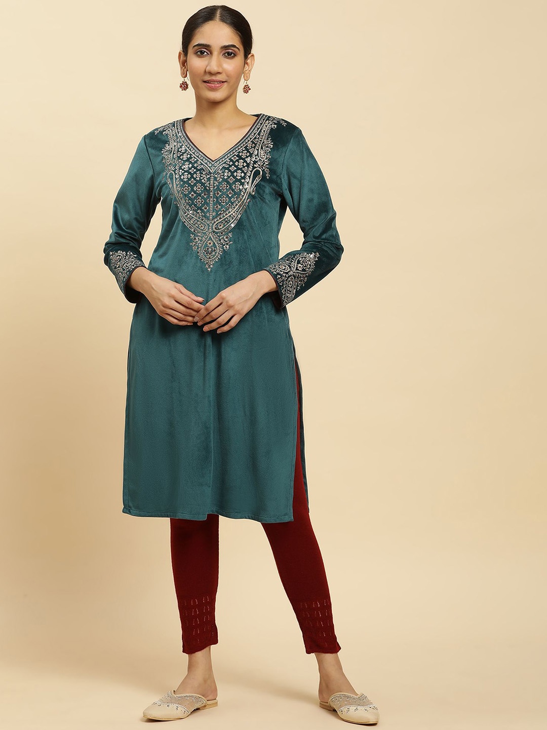 

W Paisley Embroidered Sequinned Velvet Straight Kurta, Green